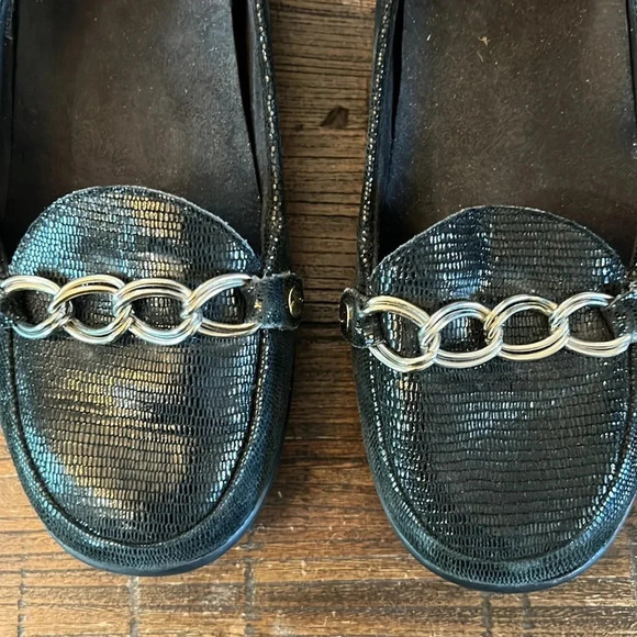 Vionic ALDA Black Snake Print Chain Leather Slip On Driving Loafers Size 6 1/2 - Picture 3 of 9